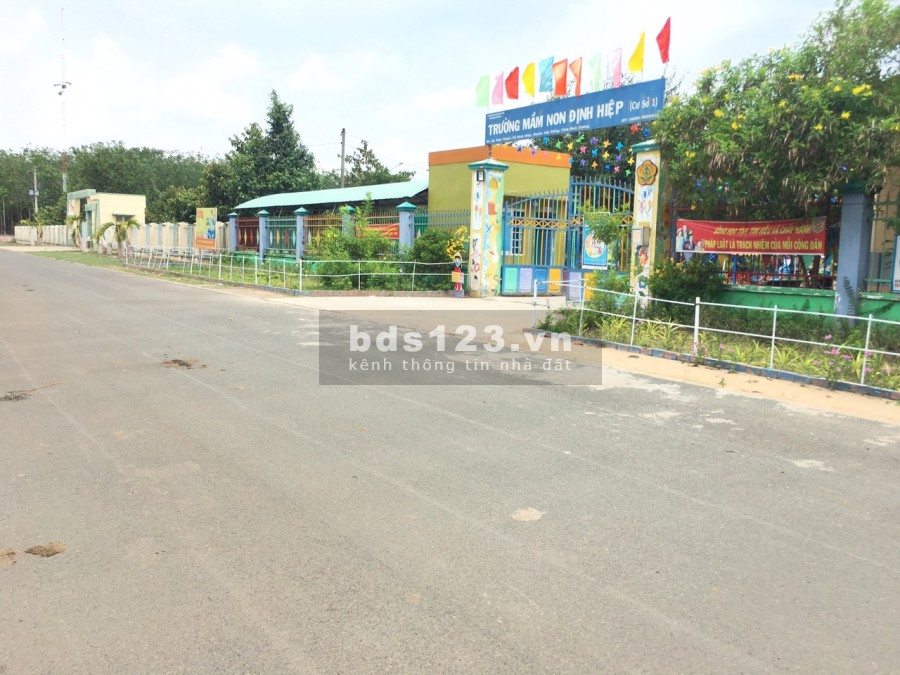 Bán đất chia tài sản 210m2 đất Thổ Cư giá 850 triệu sau lưng chợ và trường cấp 1 Dầu Tiếng