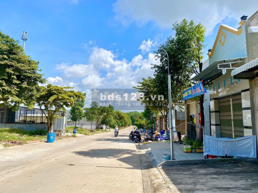Bán đất chia tài sản 210m2 đất Thổ Cư giá 850 triệu sau lưng chợ và trường cấp 1 Dầu Tiếng