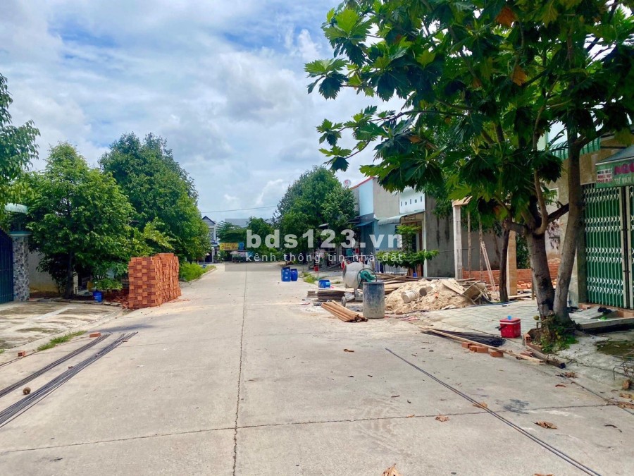 Bán đất chia tài sản 210m2 đất Thổ Cư giá 850 triệu sau lưng chợ và trường cấp 1 Dầu Tiếng