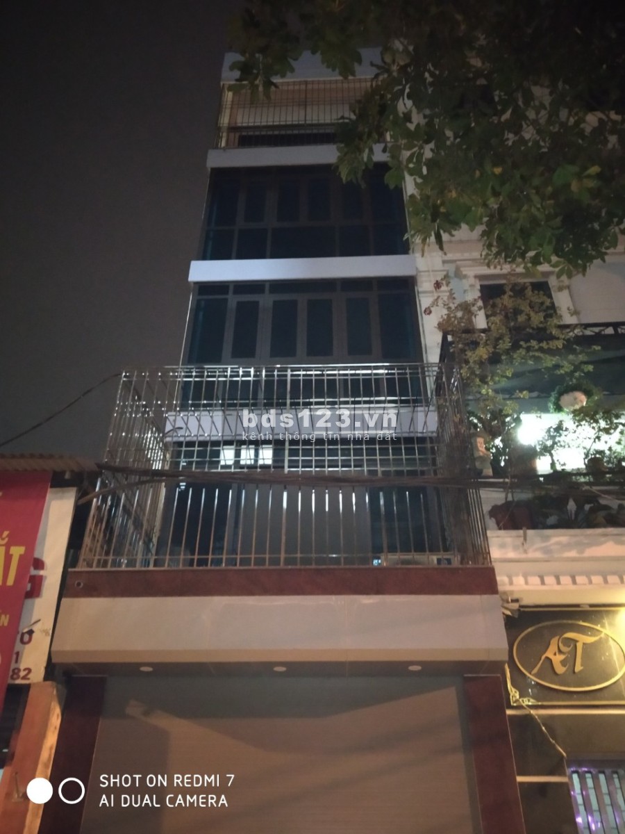 Cho thuê nhà mặt phố Quan Hoa Cầu Giấy có thang máy và tầng hầm lam ngân hàng. massage