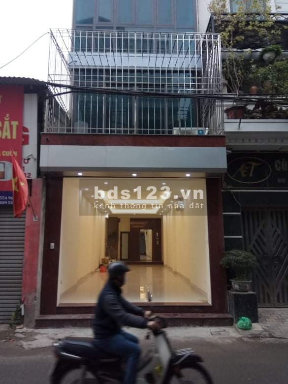 Cho thuê nhà mặt phố Quan Hoa Cầu Giấy có thang máy và tầng hầm lam ngân hàng. massage