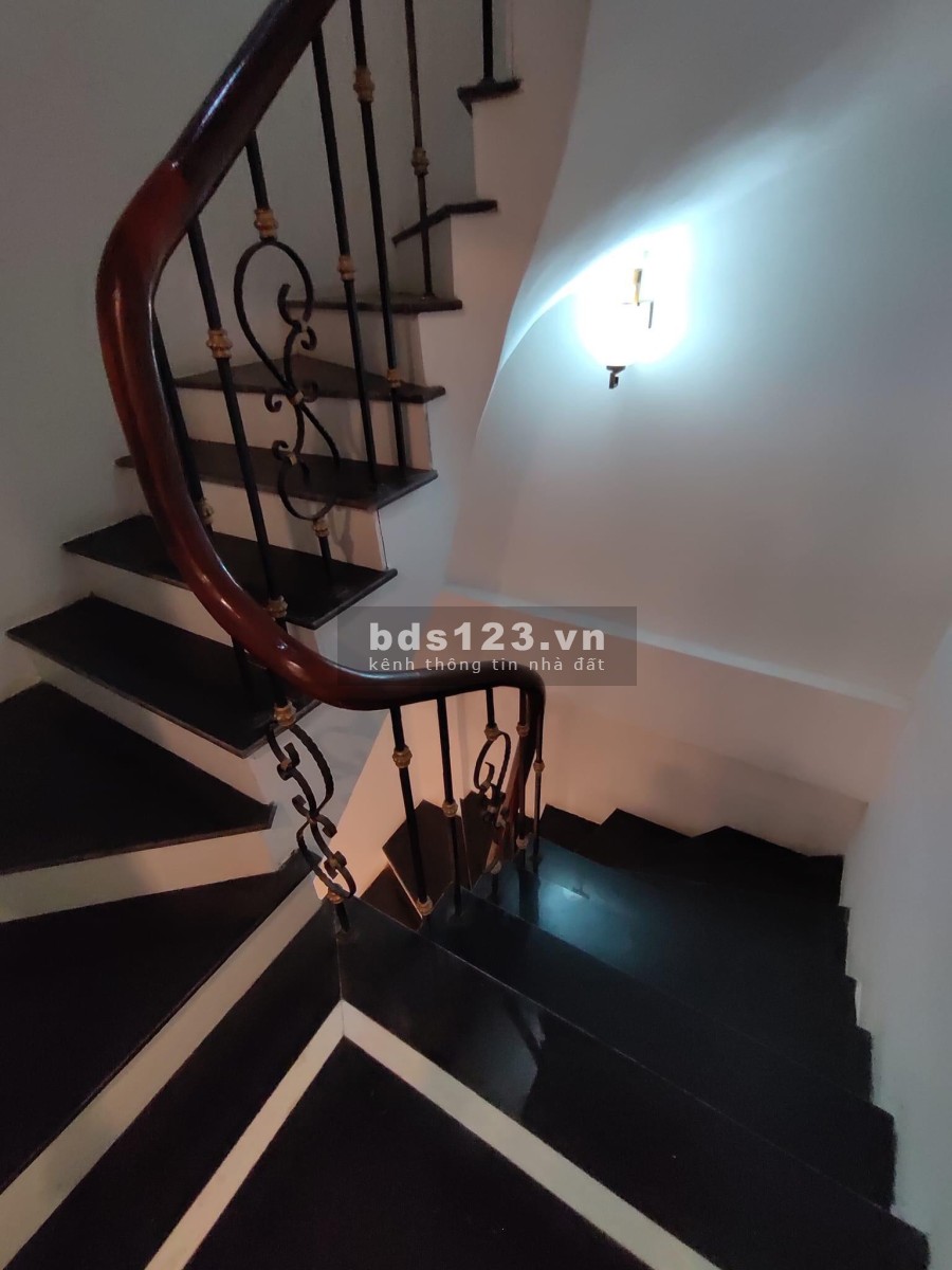 Cần bán nhà siêu phẩm Ngõ 197 Phúc Lợi, Long Biên, nhà mới chỉ về ở 36m2, 5 tầng, hơn 2 tỷ.