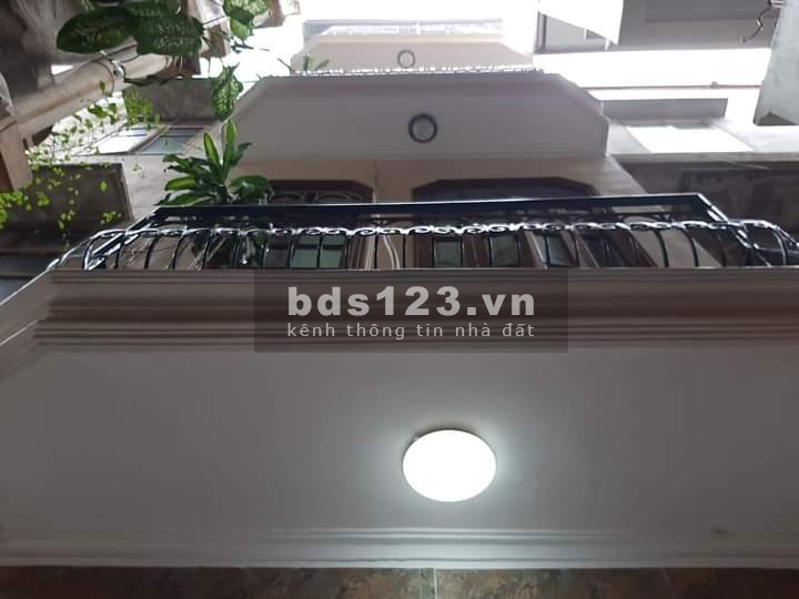 Siêu hot bán nhà mặt phố Tô Hiệu dtsd 26m2, ô tô đỗ cửa, giá bán chỉ 2 tỷ hơn, pháp lý đủ