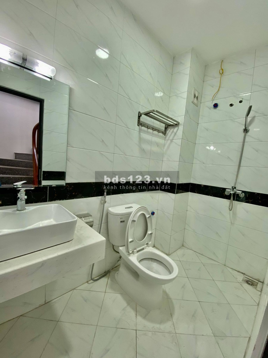 Bán nhà phố Thanh Nhàn, 3 bước ra phố, diện tích 57m2, giá bán 4.8 tỷ liên hệ 0986183356