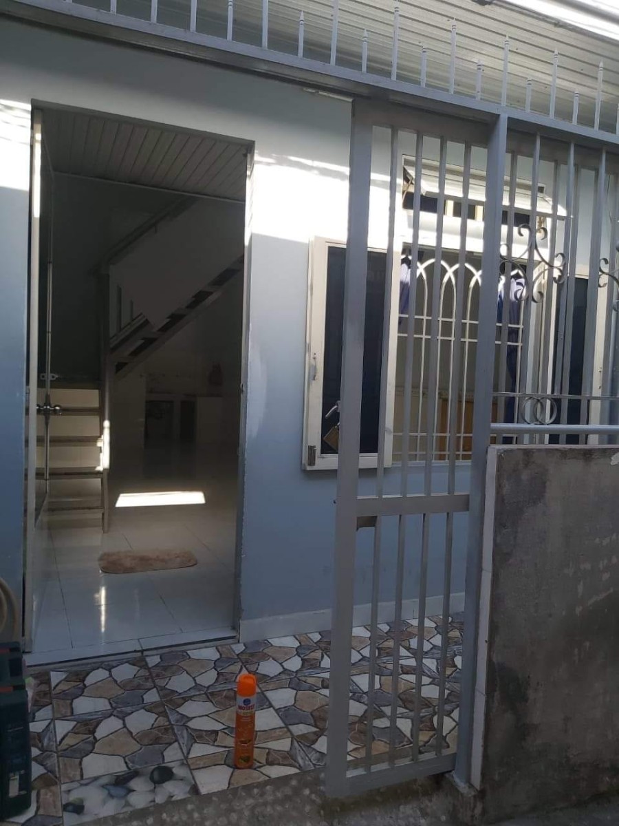 Chính chủ cần bán căn nhà mua một được hai 2 tầng bên tông, khu dân cư giá tốt, lhcc