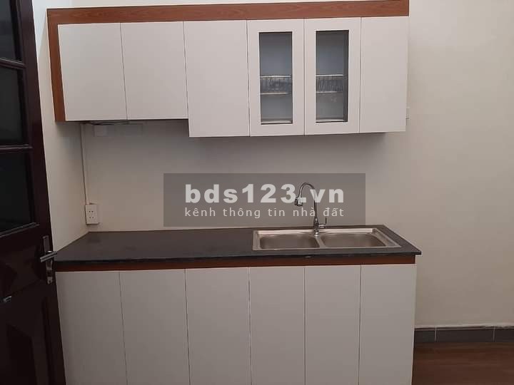 Siêu hot bán nhà mặt phố Tô Hiệu dtsd 26m2, ô tô đỗ cửa, giá bán chỉ 2 tỷ hơn, pháp lý đủ