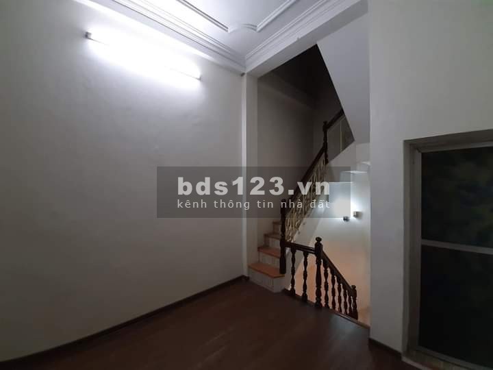 Siêu hot bán nhà mặt phố Tô Hiệu dtsd 26m2, ô tô đỗ cửa, giá bán chỉ 2 tỷ hơn, pháp lý đủ