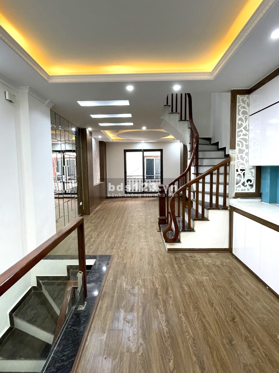 Bán nhà Kim Giang Thanh Xuân, nhà mặt ngõ rộng có thể kinh doanh, ô tô vào nhà, đúc 5 tầng