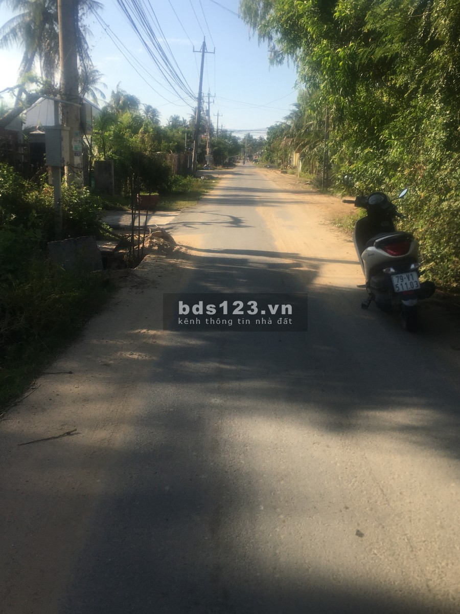 Đất thuộc khu kinh tế Bắc Vân Phong đường vào lớn, xe ra vào thoải mái, gần khu dân cư đông đúc