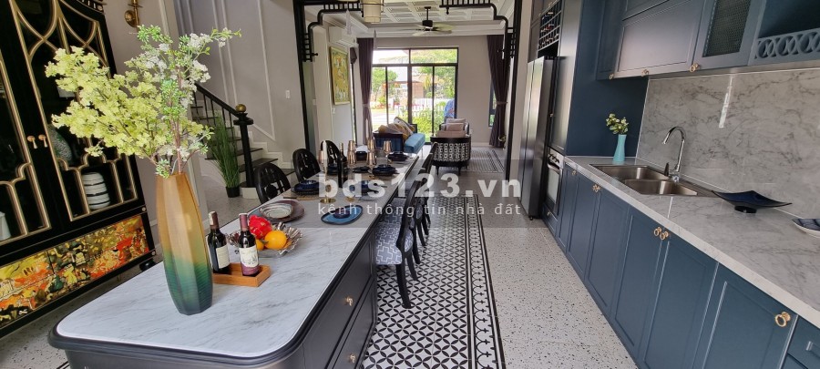 Cần bán căn biệt thự Quốc Lộ 13 sổ hồng riêng pháp lý chuẩn, tiện ích đầy đủ, bàn giao ngay