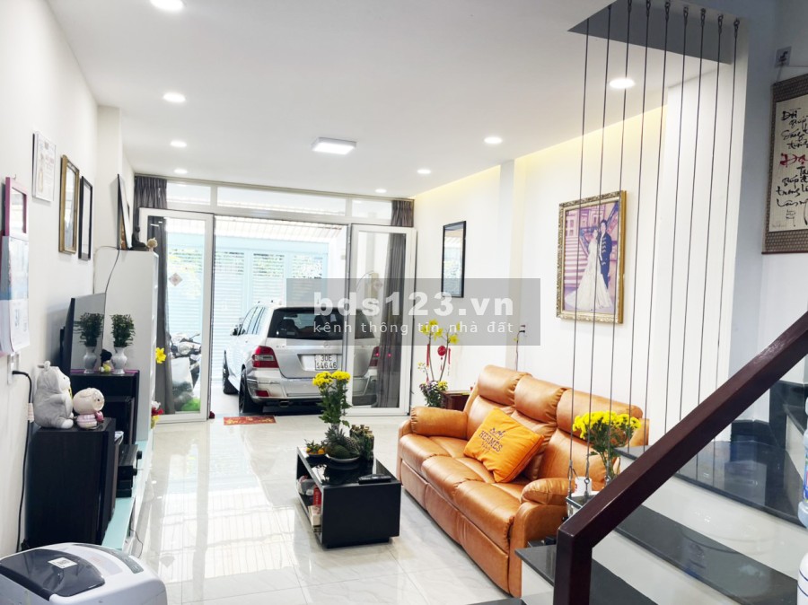 Bán nhà 1 lầu mặt tiền đường Số 49, phường Bình Thuận, Quận 7 giá bán 10.6 tỷ, sổ hồng riêng