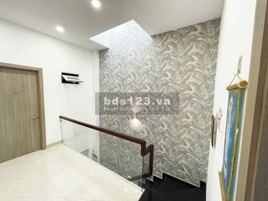 Bán nhà 1 lầu mặt tiền đường Số 49, phường Bình Thuận, Quận 7 giá bán 10.6 tỷ, sổ hồng riêng