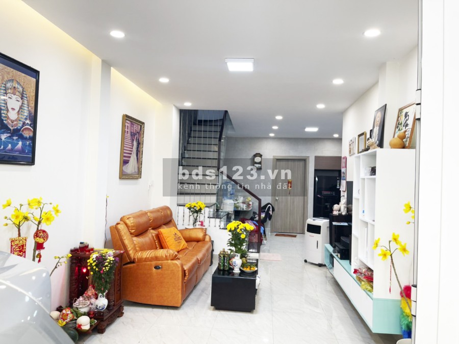 Bán nhà 1 lầu mặt tiền đường Số 49, phường Bình Thuận, Quận 7 giá bán 10.6 tỷ, sổ hồng riêng