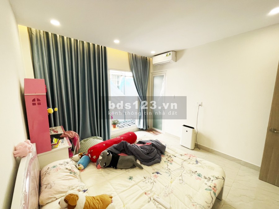 Bán nhà 1 lầu mặt tiền đường Số 49, phường Bình Thuận, Quận 7 giá bán 10.6 tỷ, sổ hồng riêng