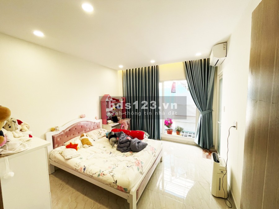 Bán nhà 1 lầu mặt tiền đường Số 49, phường Bình Thuận, Quận 7 giá bán 10.6 tỷ, sổ hồng riêng
