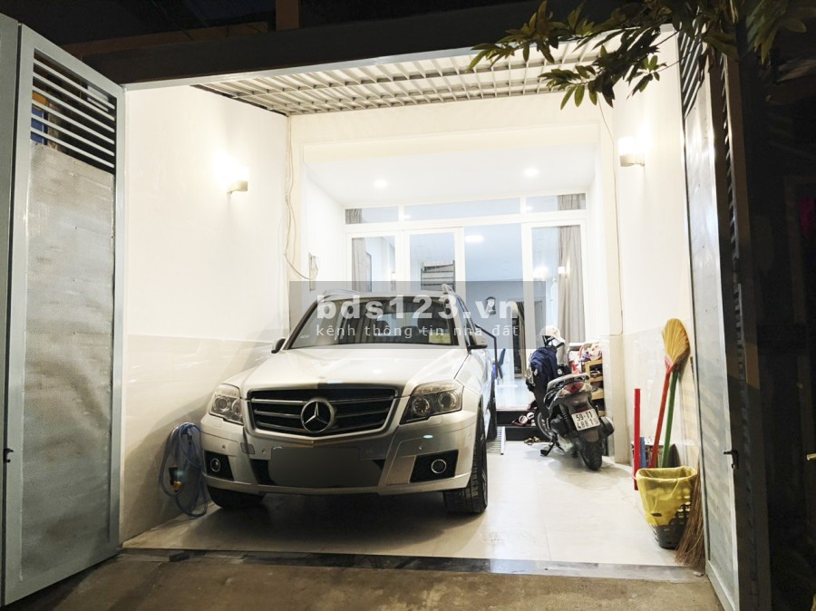 Bán nhà 1 lầu mặt tiền đường Số 49, phường Bình Thuận, Quận 7 giá bán 10.6 tỷ, sổ hồng riêng