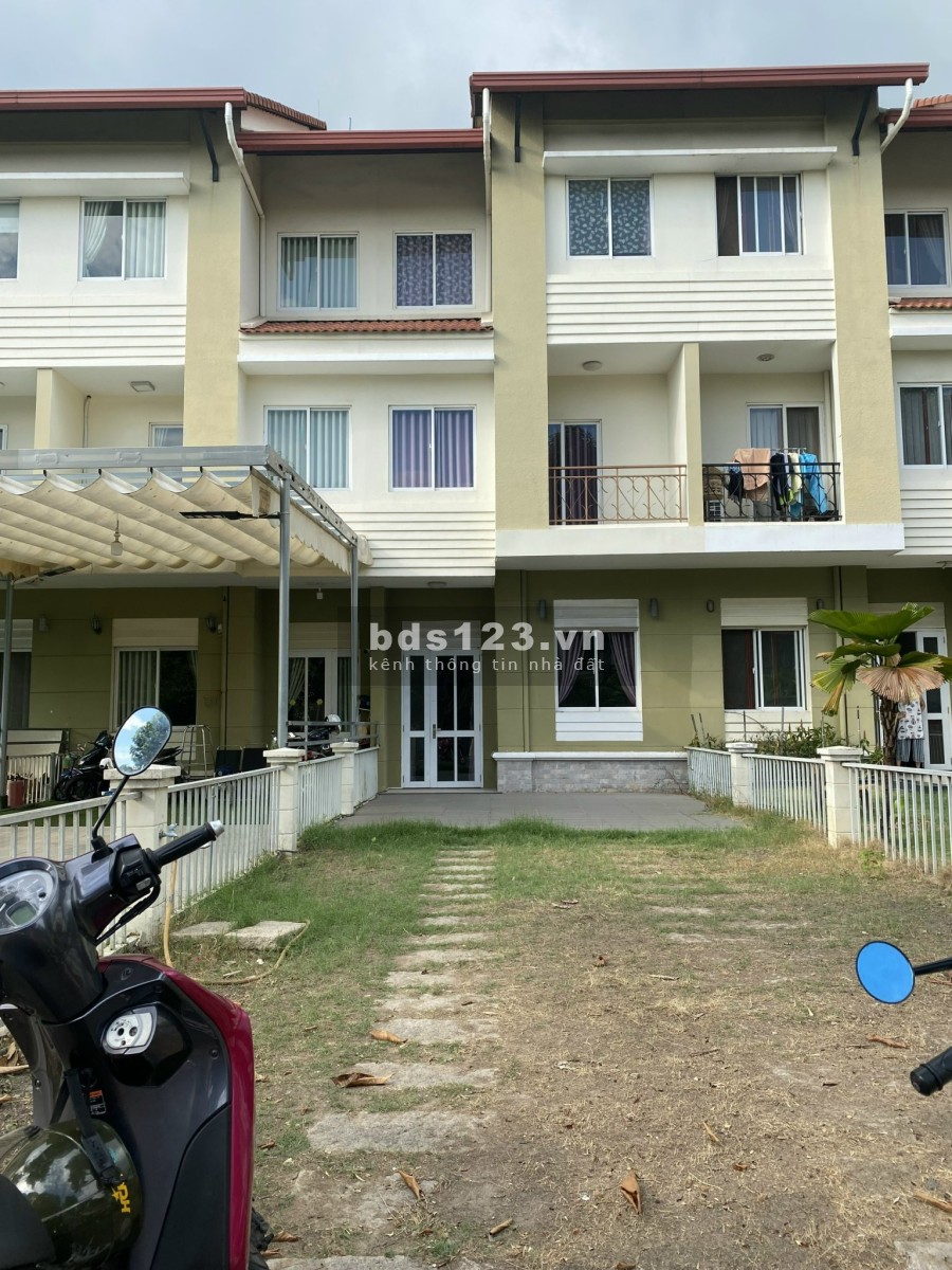 Chính chủ cho thuê nhanh nhà nguyên căn đầy đủ tiện nghi cao cấp Ngay Vsip 1, Bình Dương