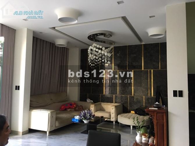 Phan Đăng Lưu hẻm xe hơi diện tích 56m2 đúc 5 lầu 5PN BTCT giá 6.8 tỷ thương lượng