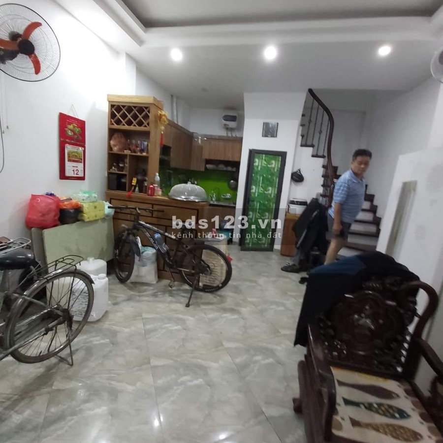 Bán nhà đẹp Quận Cầu Giấy ngõ thông ô tô diện tích 36m2, mt 4.5m, giá bán 4.5 tỷ
