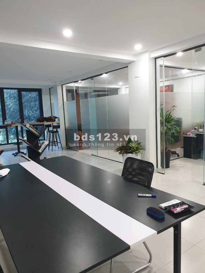 Mặt phố Vũ Tông Phan, Thanh Xuân, 140m2, giá: 52 tỷ, mt: 9m, xây 9 tầng, cho thuê 150 triệu/tháng.
