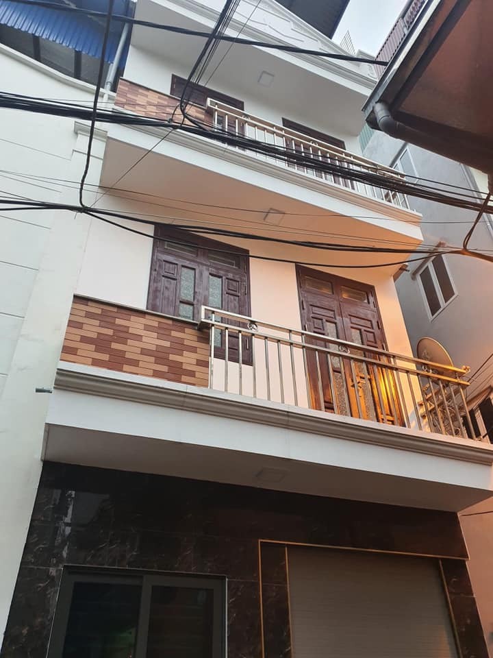 Tây Mỗ, dt 40m2, 4 tầng đúc, giá 3 tỷ, ô tô đỗ cửa , lô góc ngõ thông, gần đại đô thị Vin Smart City