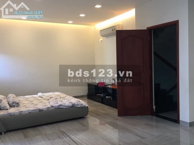 Phan Đăng Lưu hẻm xe hơi diện tích 56m2 đúc 5 lầu 5PN BTCT giá 6.8 tỷ thương lượng