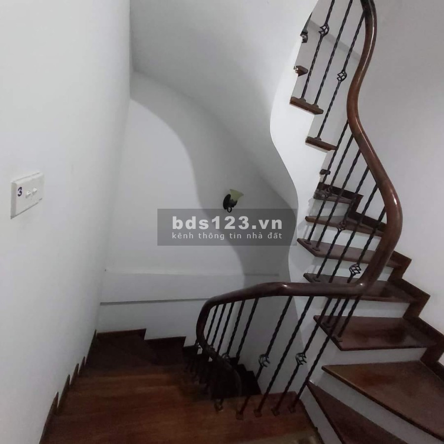 Bán nhà đẹp Quận Cầu Giấy ngõ thông ô tô diện tích 36m2, mt 4.5m, giá bán 4.5 tỷ