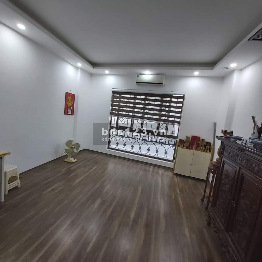 Bán nhà đẹp Quận Cầu Giấy ngõ thông ô tô diện tích 36m2, mt 4.5m, giá bán 4.5 tỷ