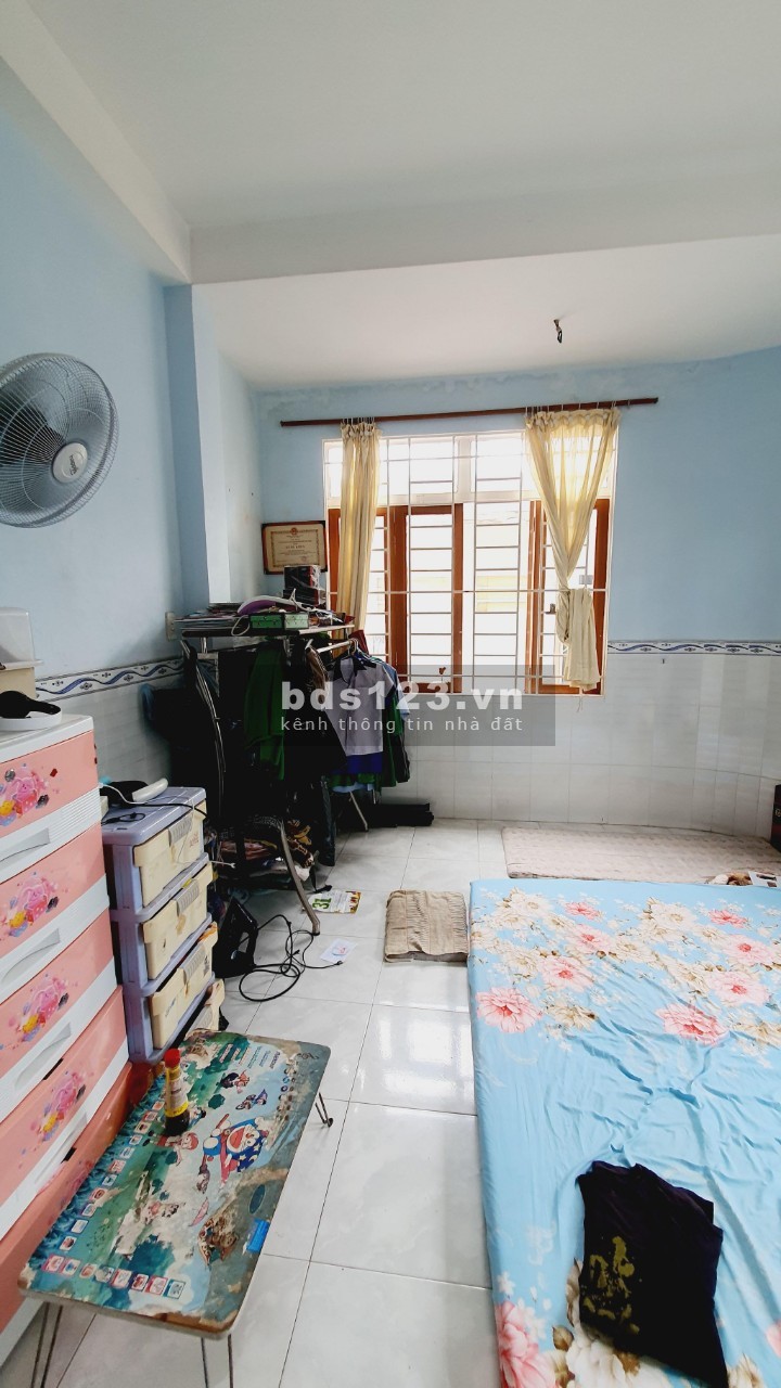 Bán nhà Tân Phú, hẻm thông diện tích 35m2, 2 mặt tiền, 4 tầng đúc, sân thượng, giá bán 4.1 tỷ