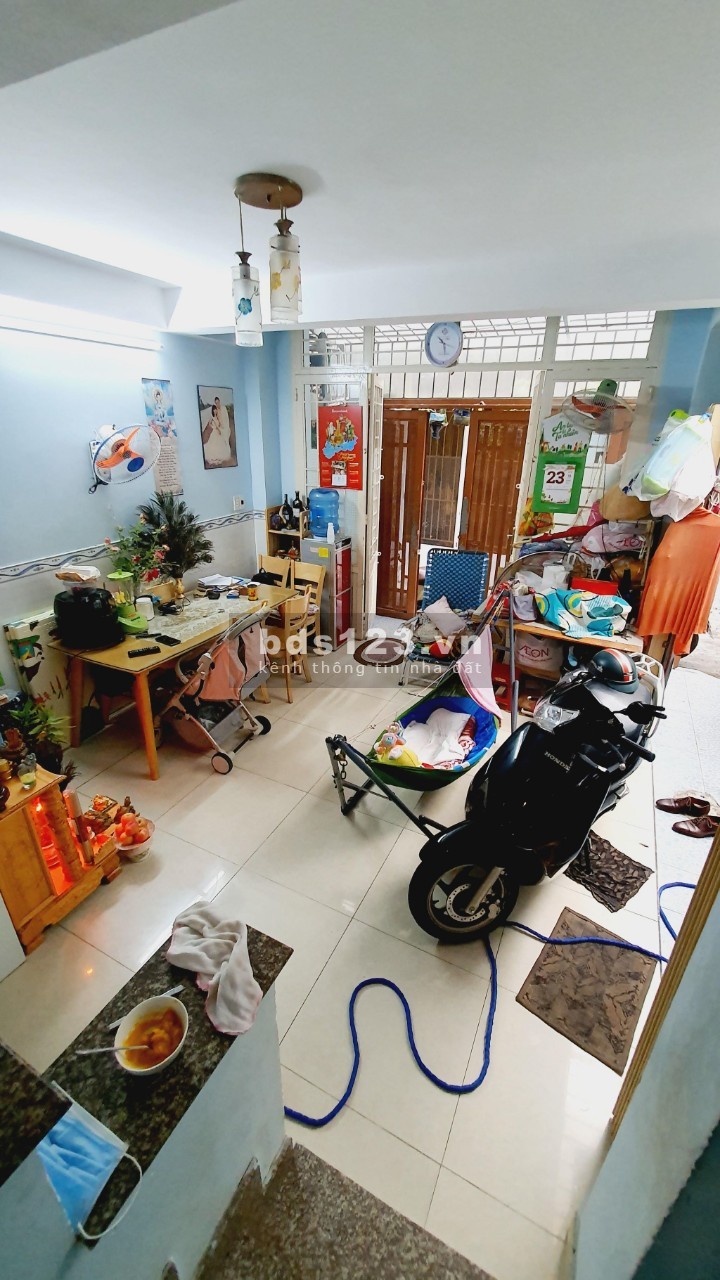 Bán nhà Tân Phú, hẻm thông diện tích 35m2, 2 mặt tiền, 4 tầng đúc, sân thượng, giá bán 4.1 tỷ