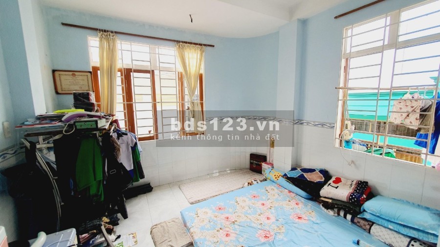Bán nhà Tân Phú, hẻm thông diện tích 35m2, 2 mặt tiền, 4 tầng đúc, sân thượng, giá bán 4.1 tỷ