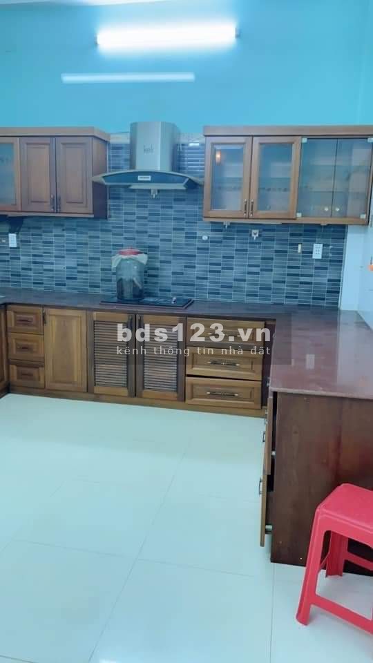 Cho thuê nhà 4PN đường 6m, Khu Phạm Hữu Lầu, giá 10 triệu khu an ninh yên tĩnh