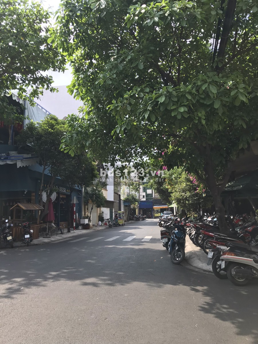 Bán gấp Nhà HXH rộng 8m Nguyễn Quang Bích, Vị trí đẹp nhất cung đường, giá rẻ chỉ hơn 9 tỷ