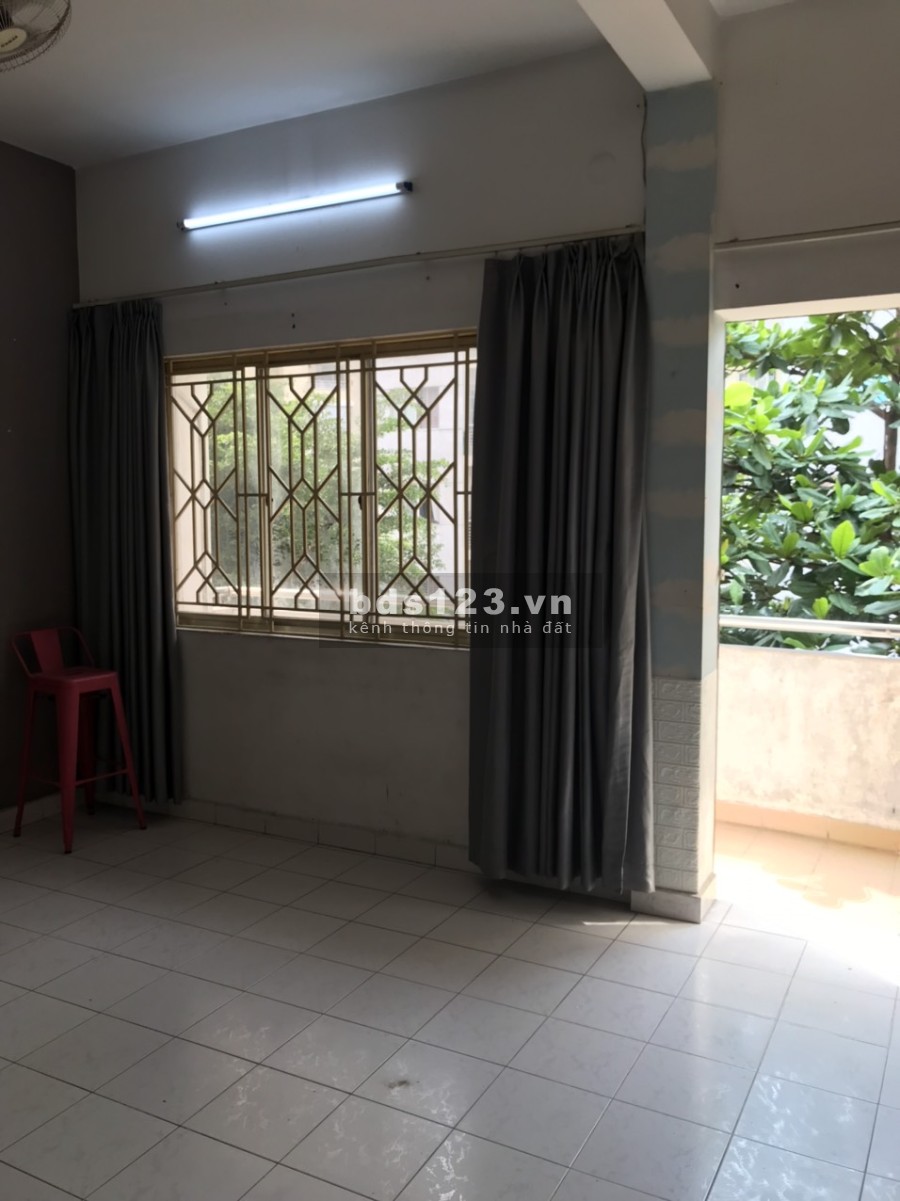 Chủ nhà cho thuê căn hộ diện tích lớn 80m2 giá rẻ (7.5tr/tháng) gần trung tâm Quận 1, lhcc