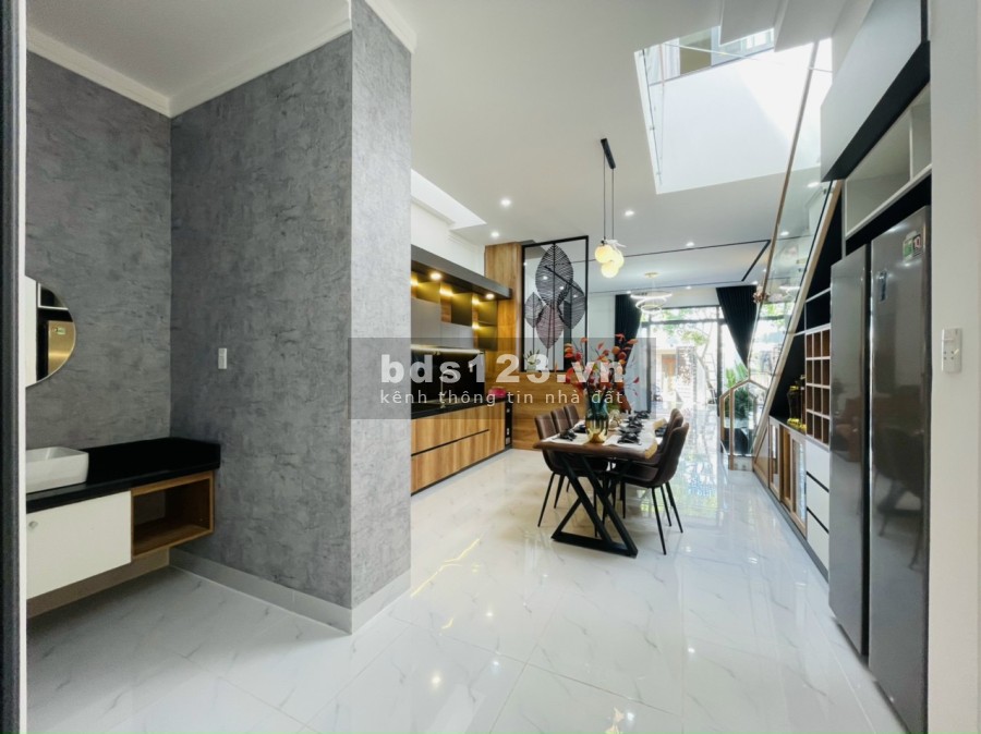 Bán nhanh nhà nguyên căn còn mới 100% hẻm 327 Y Moan, thổ cư, pháp lý chính chủ
