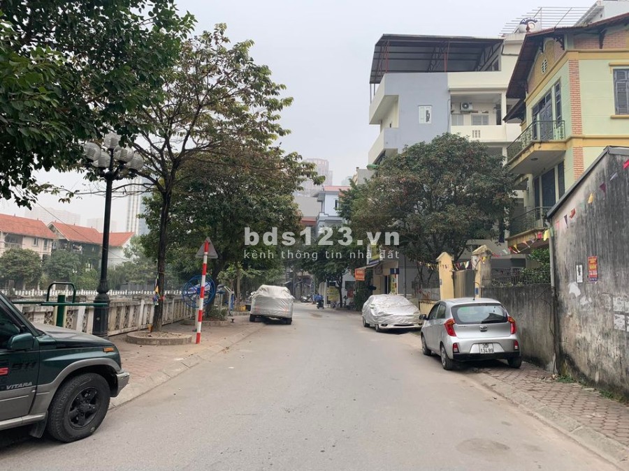 Bán đất trung tâm Mỗ Lao, view hồ, ô tô vào nhà khu vực dân trí cao, giao thông thuận lợi