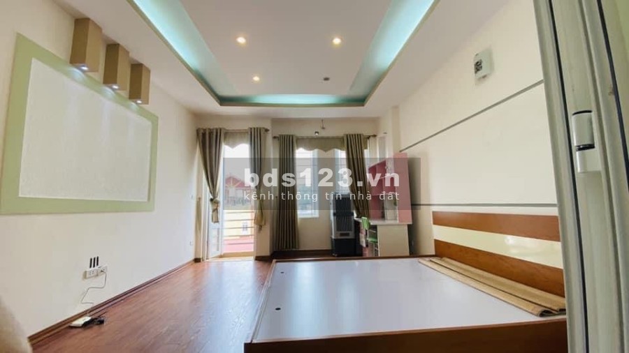 Nhà Xuân La cách ô tô 20m, gần chợ, trung tâm mua sắm gần trường đại học, đúc 5 tầng
