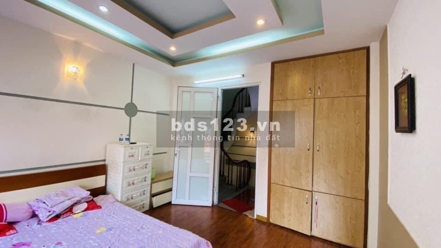 Nhà Xuân La cách ô tô 20m, gần chợ, trung tâm mua sắm gần trường đại học, đúc 5 tầng
