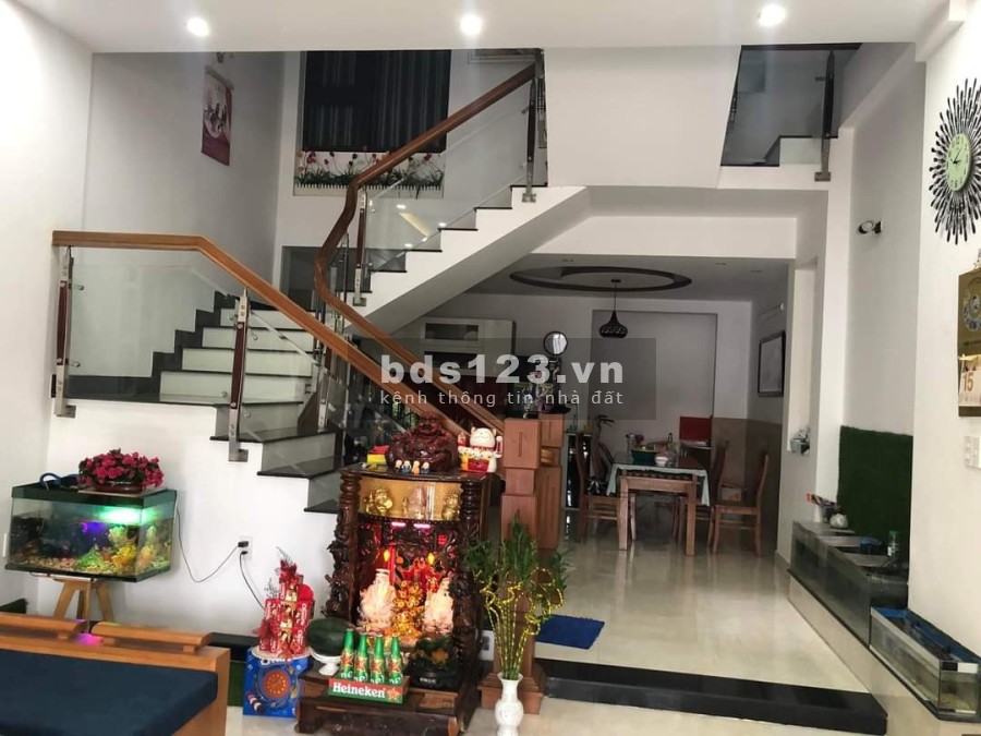 Bán mặt trước view biển mặt sau view núi, nhà đẹp chốt ngay, có sẵn giấy tờ pháp lý chính chủ