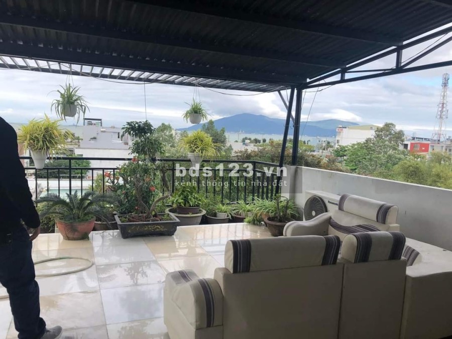 Bán mặt trước view biển mặt sau view núi, nhà đẹp chốt ngay, có sẵn giấy tờ pháp lý chính chủ