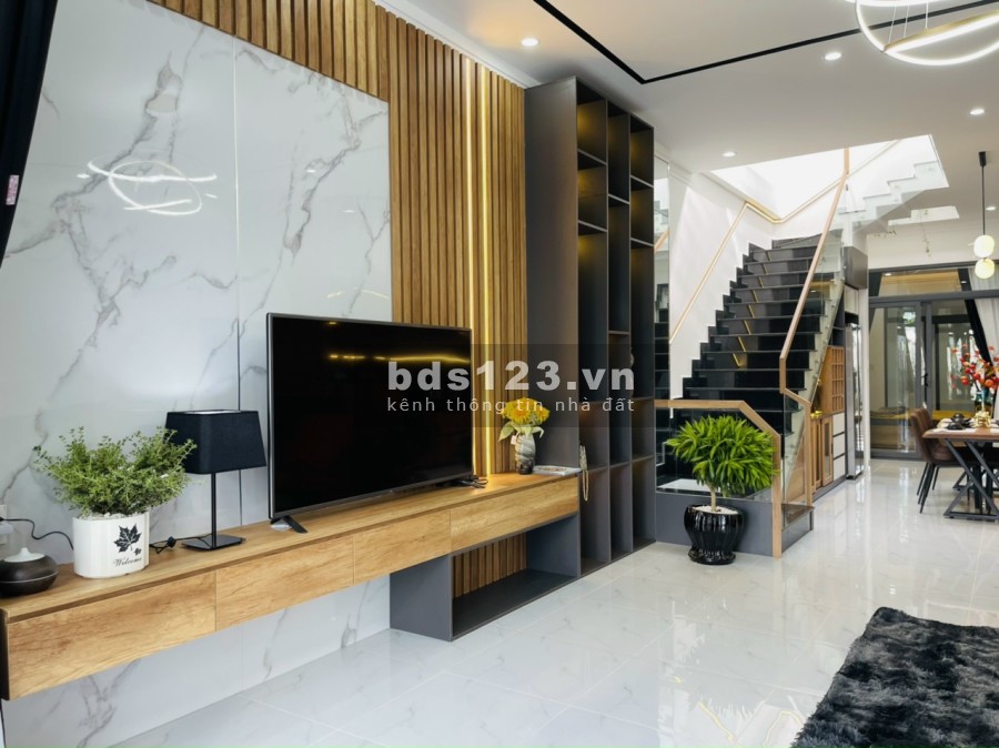 Bán nhanh nhà nguyên căn còn mới 100% hẻm 327 Y Moan, thổ cư, pháp lý chính chủ