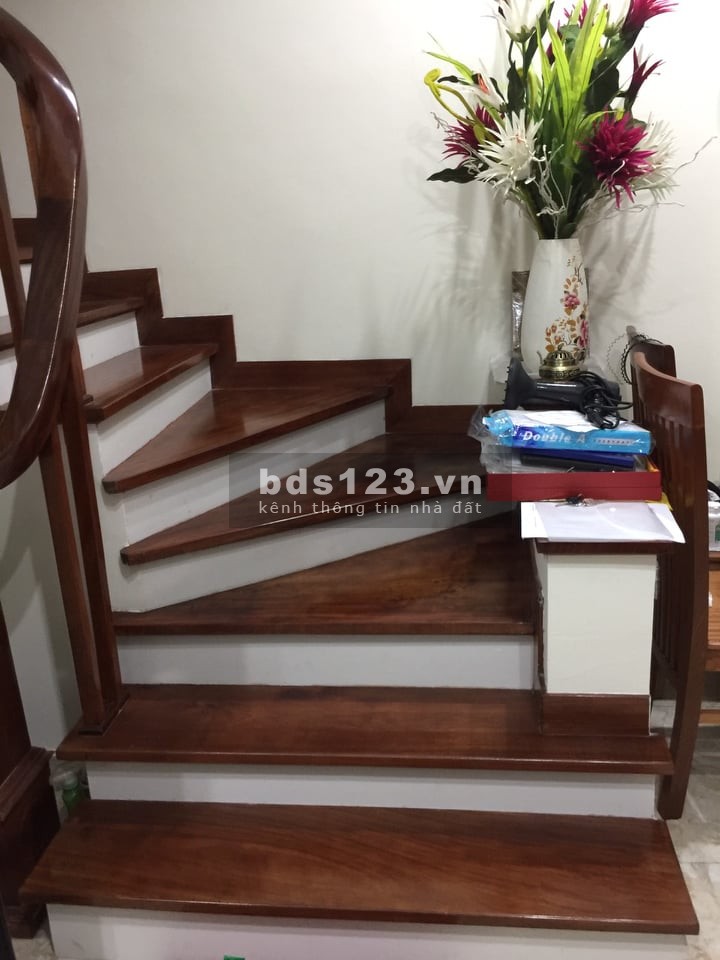 Hơn 5 tỷ Ngõ 27 Võ Chí Công 40m2 MT4m, nhà đẹp, thoáng sáng - Ở luôn
