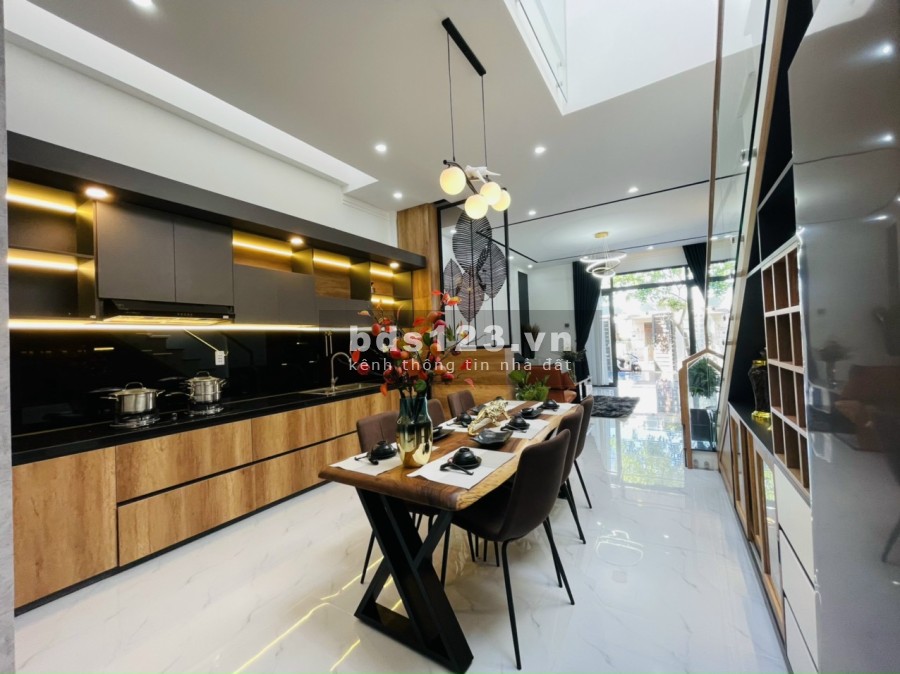 Bán nhanh nhà nguyên căn còn mới 100% hẻm 327 Y Moan, thổ cư, pháp lý chính chủ