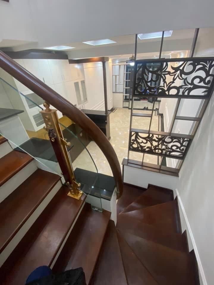 Bán nhà Tư Đình Cổ Linh 99m, Gara, 4 tầng, TM 5m, ôtô đỗ ngày đêm, thoáng sáng, Nhỉnh 11 Tỷ.