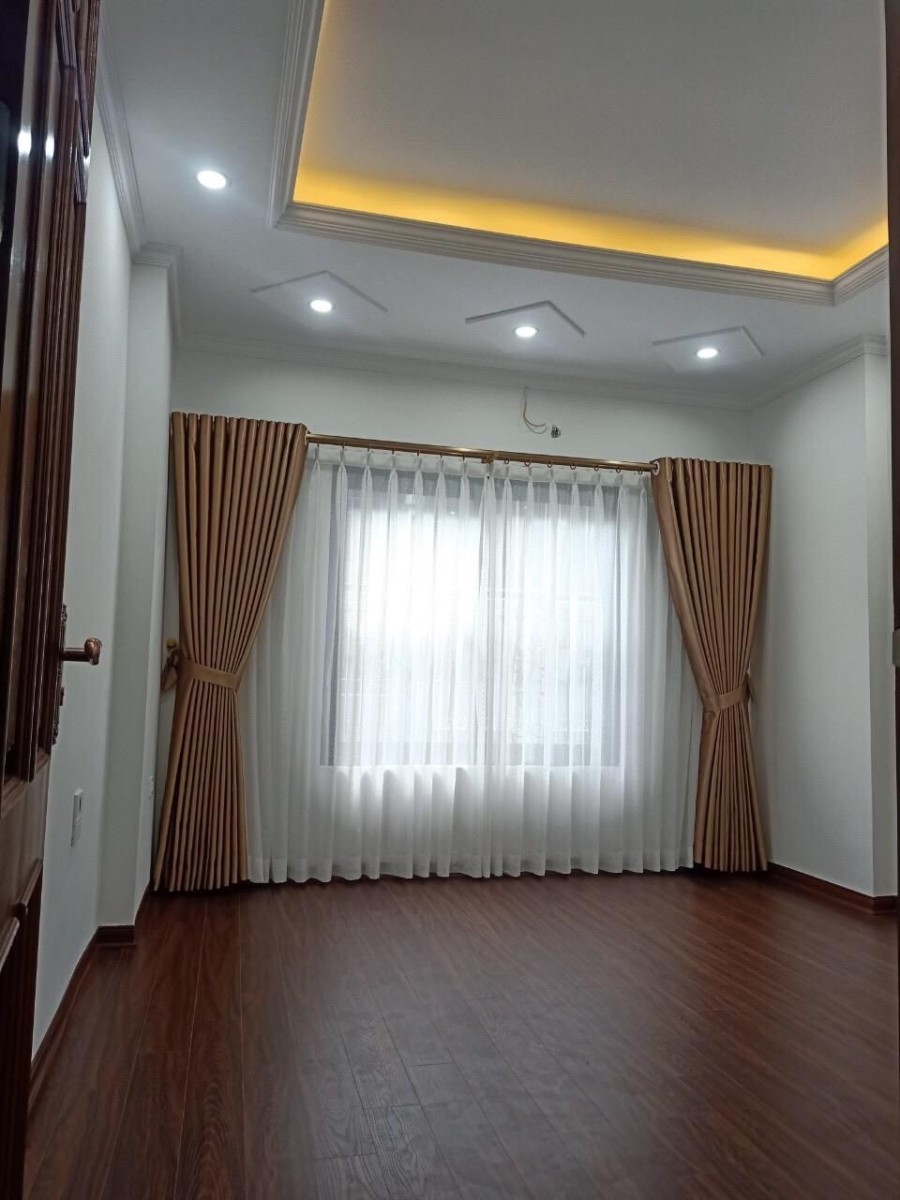 Bán nhà Tư Đình Cổ Linh 99m, Gara, 4 tầng, TM 5m, ôtô đỗ ngày đêm, thoáng sáng, Nhỉnh 11 Tỷ.