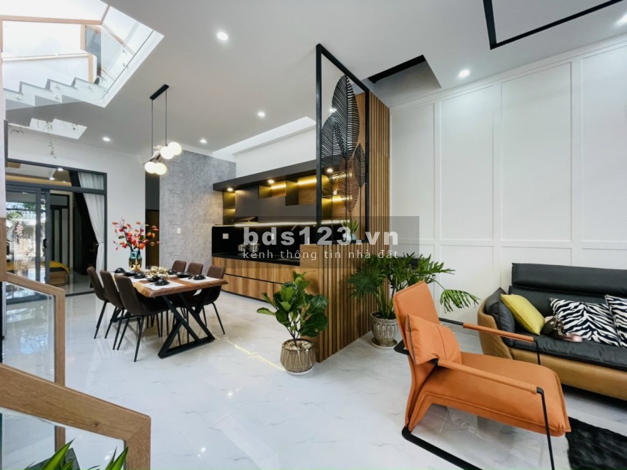 Bán nhanh nhà nguyên căn còn mới 100% hẻm 327 Y Moan, thổ cư, pháp lý chính chủ