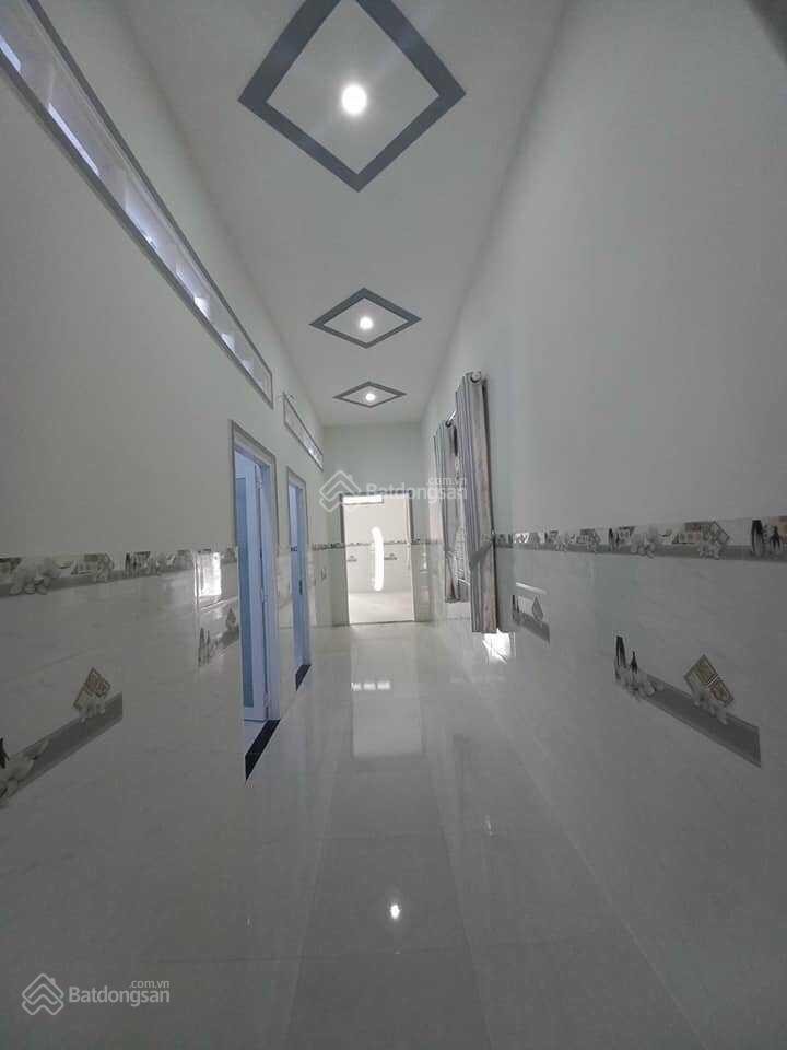 Nhà cấp 4, 80m2, giấy tờ đầy đủ sổ hồng riêng 550tr, 3 hòng ngủ, 2 phòng vệ sinh