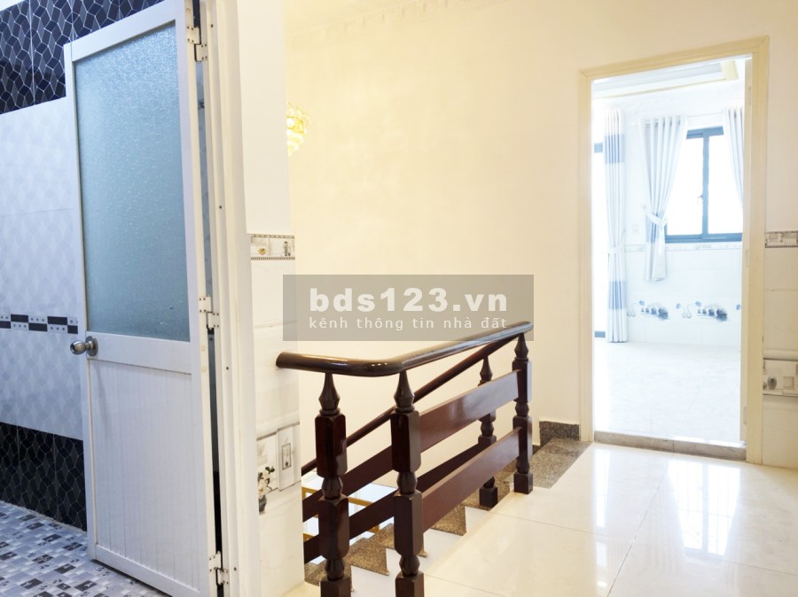 Bán nhà 1 lầu mặt tiền hẻm 803 đường Huỳnh Tấn Phát, phường Phú Thuận, Quận 7.