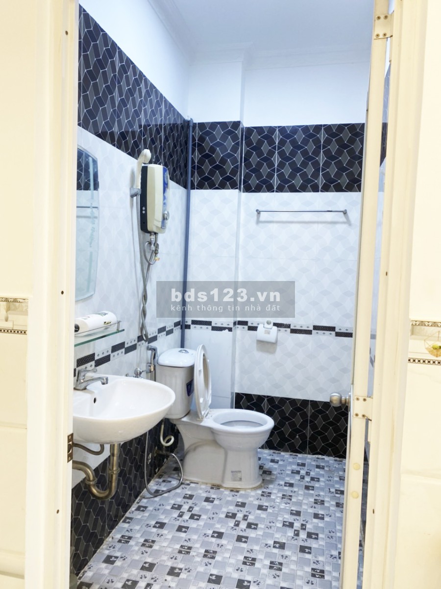 Bán nhà 1 lầu mặt tiền hẻm 803 đường Huỳnh Tấn Phát, phường Phú Thuận, Quận 7.