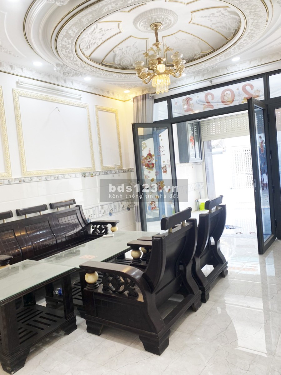 Bán nhà 1 lầu mặt tiền hẻm 803 đường Huỳnh Tấn Phát, phường Phú Thuận, Quận 7.